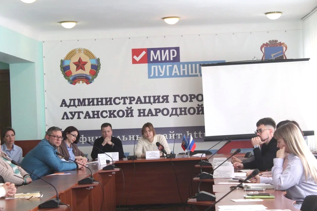 Анна Уголкова провела совещание с предпринимателями Кировска: обсудили меры поддержки и проблемные вопросы бизнеса