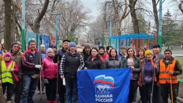 Андрей Рубанцов: Субботник на центральной площади пгт Дзержинский в рамках проекта «Чистая страна»!