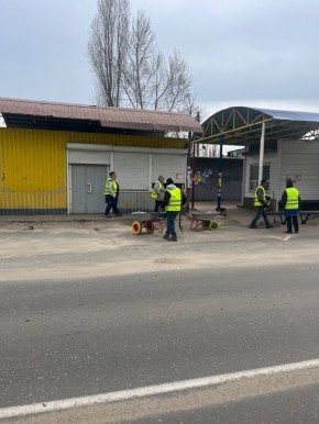 Работники МУП «Центральный рынок города Рубежное» активно участвовали в субботнике