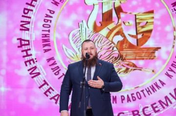 Иван Санаев поздравил работников культуры с профессиональным праздником и Международным днем театра