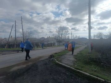 К наведению порядка на улицах города присоединились сотрудники МУП «Горсвет», МУП «ДЭРСУ», МУП «ГРС», а также работники МЧС