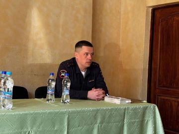 Сотрудники Госавтоинспекции посетили работников почты ЛНР с профилактической беседой по ПДД