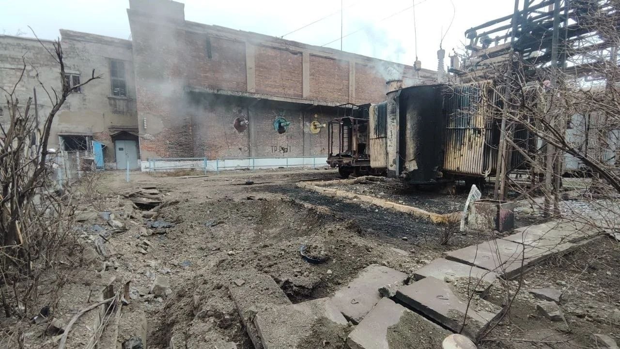 Трое сотрудников Алчевского металлургического комбината в ЛНР ранены после атак ВСУ, один из них в тяжелом состоянии, сообщил Глава республики Леонид Пасечник