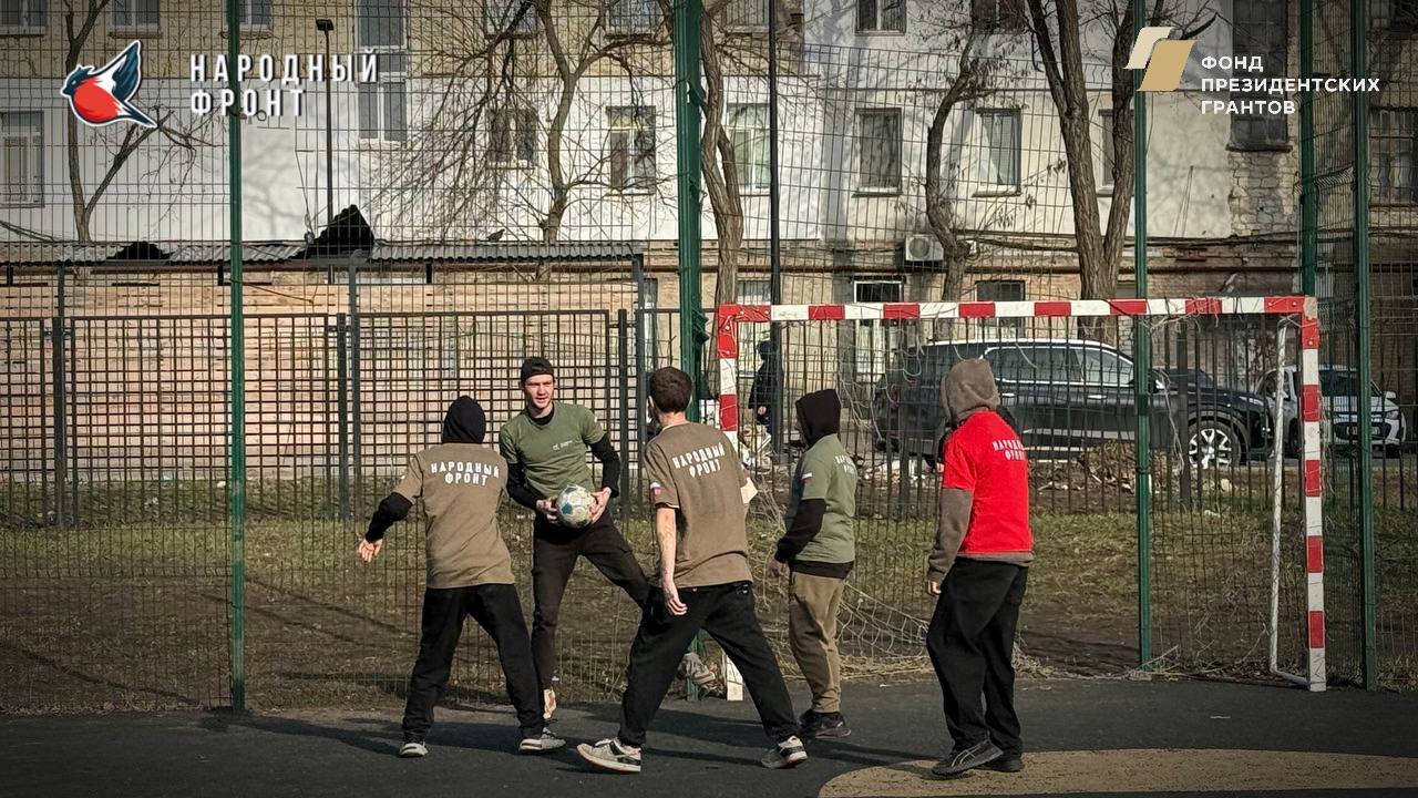 Молодёжка НФ ЛНР провела тренировку по футболу на свежем воздухе!