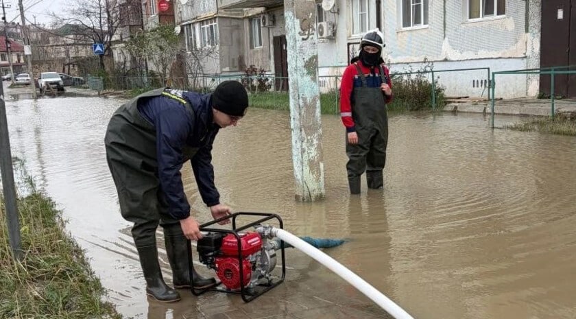 Девять добровольцев Луганского регионального отделения Всероссийского студенческого корпуса спасателей (ВСКС) в составе сводной группировки помогают ликвидировать последствия наводнения в Дагестане