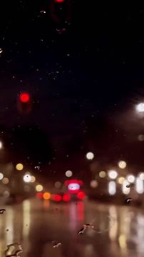 Тени длинные скользят по стенам