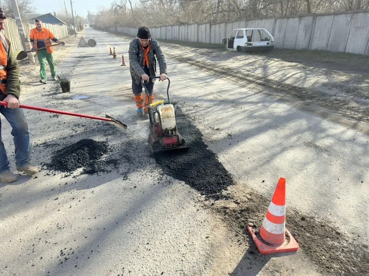 На 20 улицах Луганска произвели ямочный ремонт