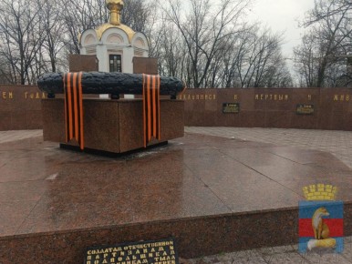 Коммунальные службы в Лисичанске проводят работы по приведению в порядок памятных мест