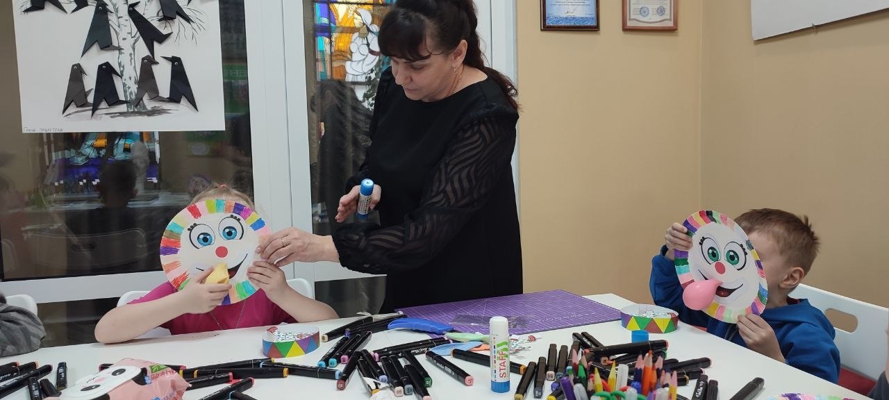 В Перевальском музее прошла развлекательная программа ко Дню смеха