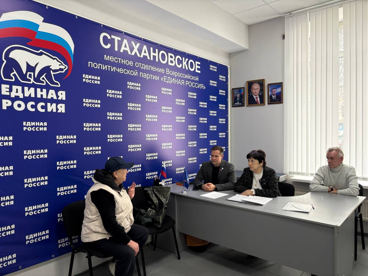 В Стаханове прошел прием граждан в рамках Недели приемов по вопросам ЖКХ