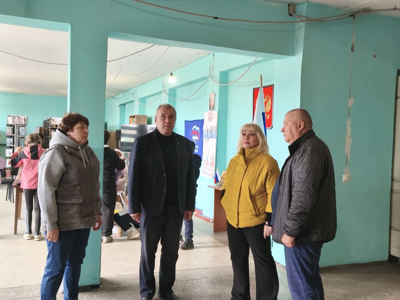 Заместитель Главы Кременского МО Ирина Смага, совместно с депутатом Народного Совета ЛНР Юрием Юровым, осуществили рабочий визит в село Новая Астрахань Кременского МО