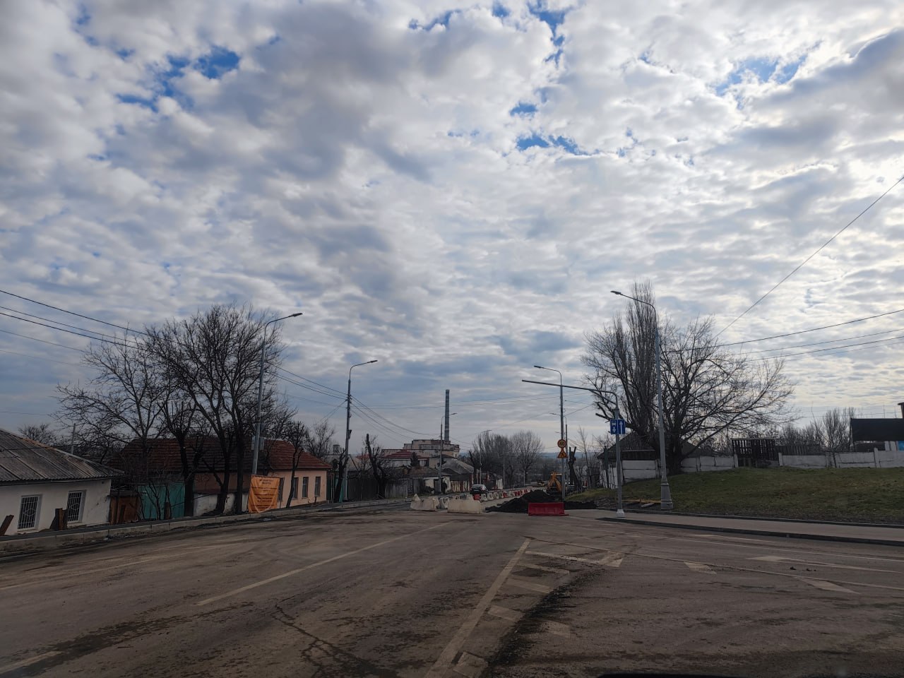 Продолжается капитальный ремонт улицы Фрунзе в Луганске