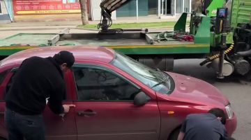 Первых нарушителей парковки в Луганске начали эвакуировать на штрафстоянки