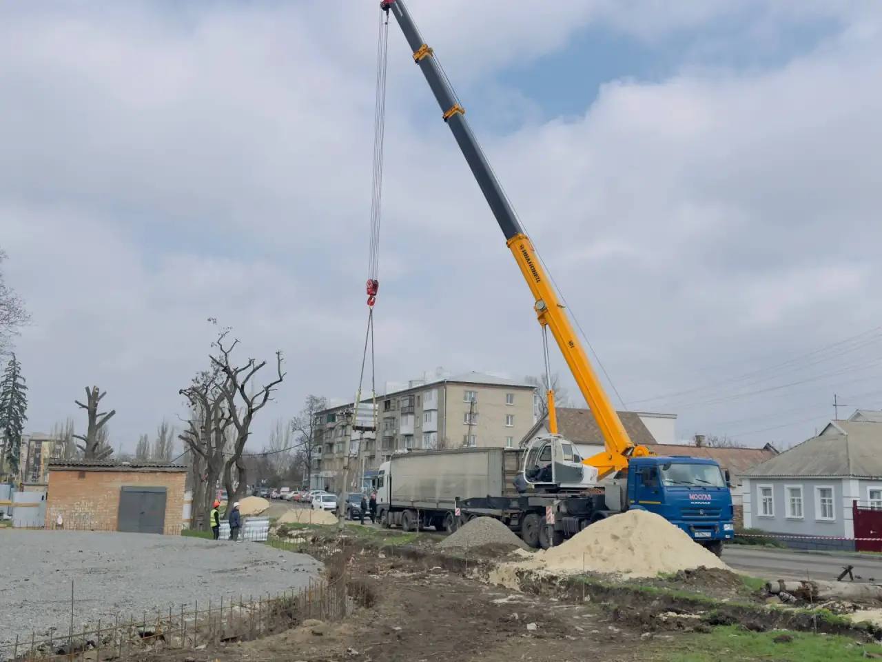 В Луганске реконструируют сквер имени 9 Мая по народной программе Единой России