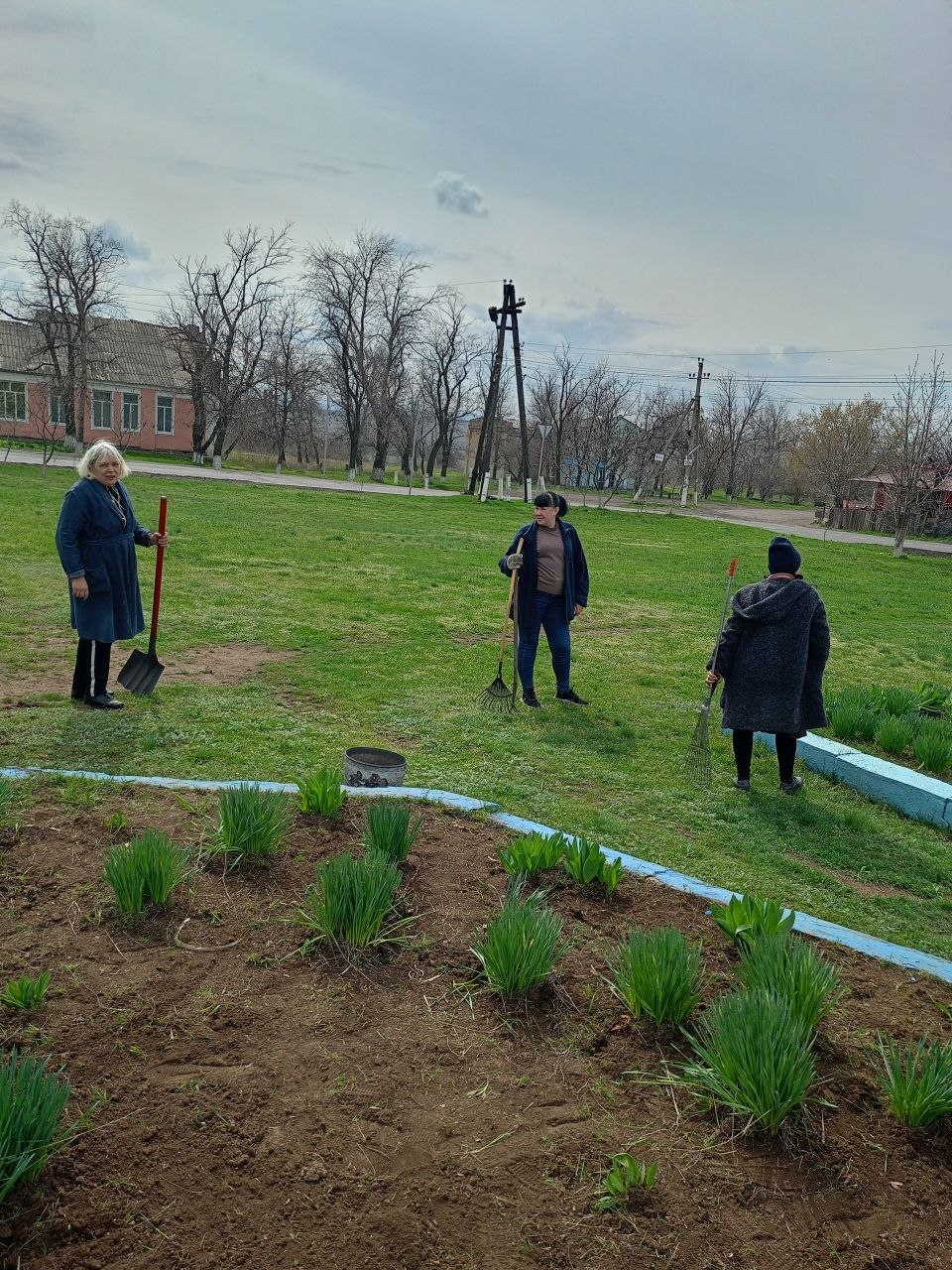 В преддверии Пасхи традиционно проводятся субботники по наведению порядка на гражданских кладбищах и общественных пространствах