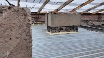 На Лютикова, 27 продолжаются демонтажные работы