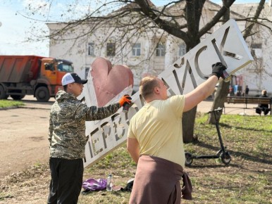 Сергей Колягин: Городской субботник: сквер у ДК Крупской преобразился благодаря общим усилиям!
