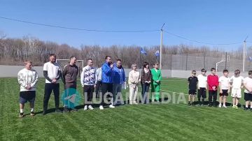 Футболисты Краснолучской ДЮСШ № 2 открыли спортивный марафон «Сила России» увлекательным матчем