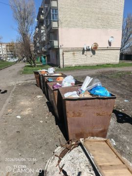 МУП «ЖЭК» города Ровеньки ежедневно проводит комплекс мероприятий, направленных на обеспечение чистоты и санитарно-эпидемиологического благополучия населения городского округа город Ровеньки