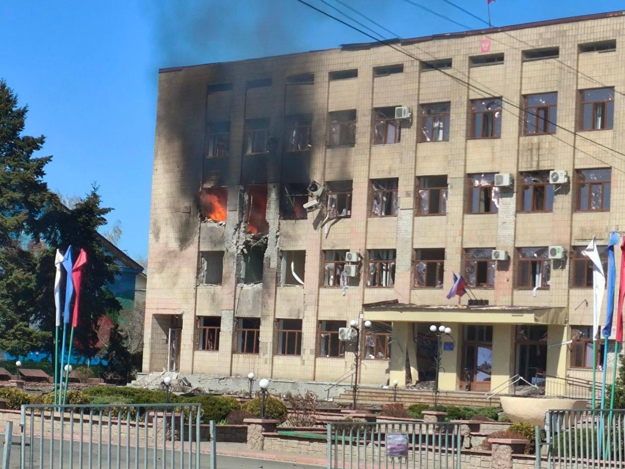 В разгар рабочего дня ВСУ прицельно ударили по зданию Администрации Старобельского муниципального округа