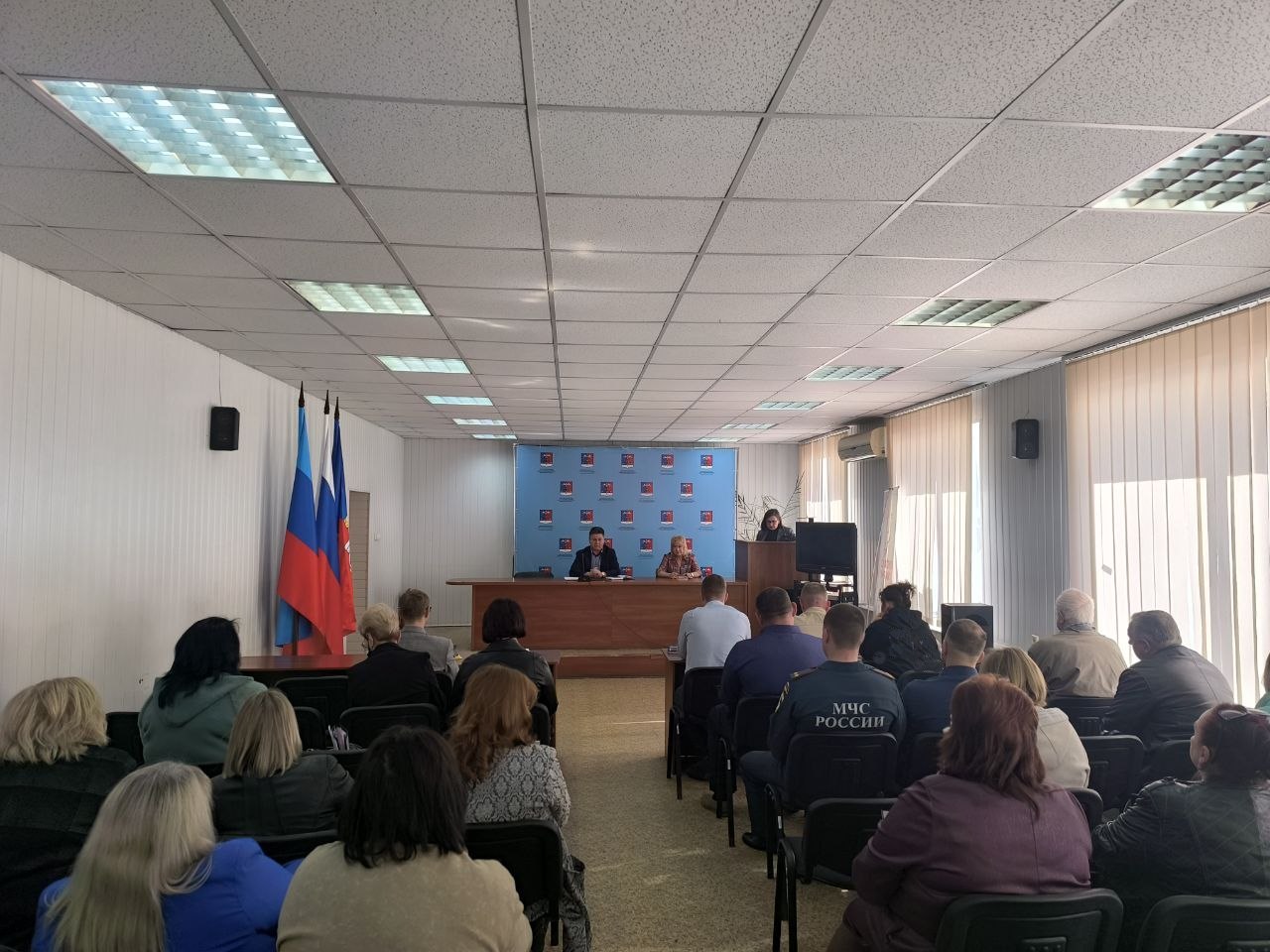 Альберт Зинченко: Сегодня совместно с председателем Совета Станично-Луганского МО Татьяной Пономаревой провели аппаратное совещание с руководителями структурных подразделений, учреждений и предприятий округа