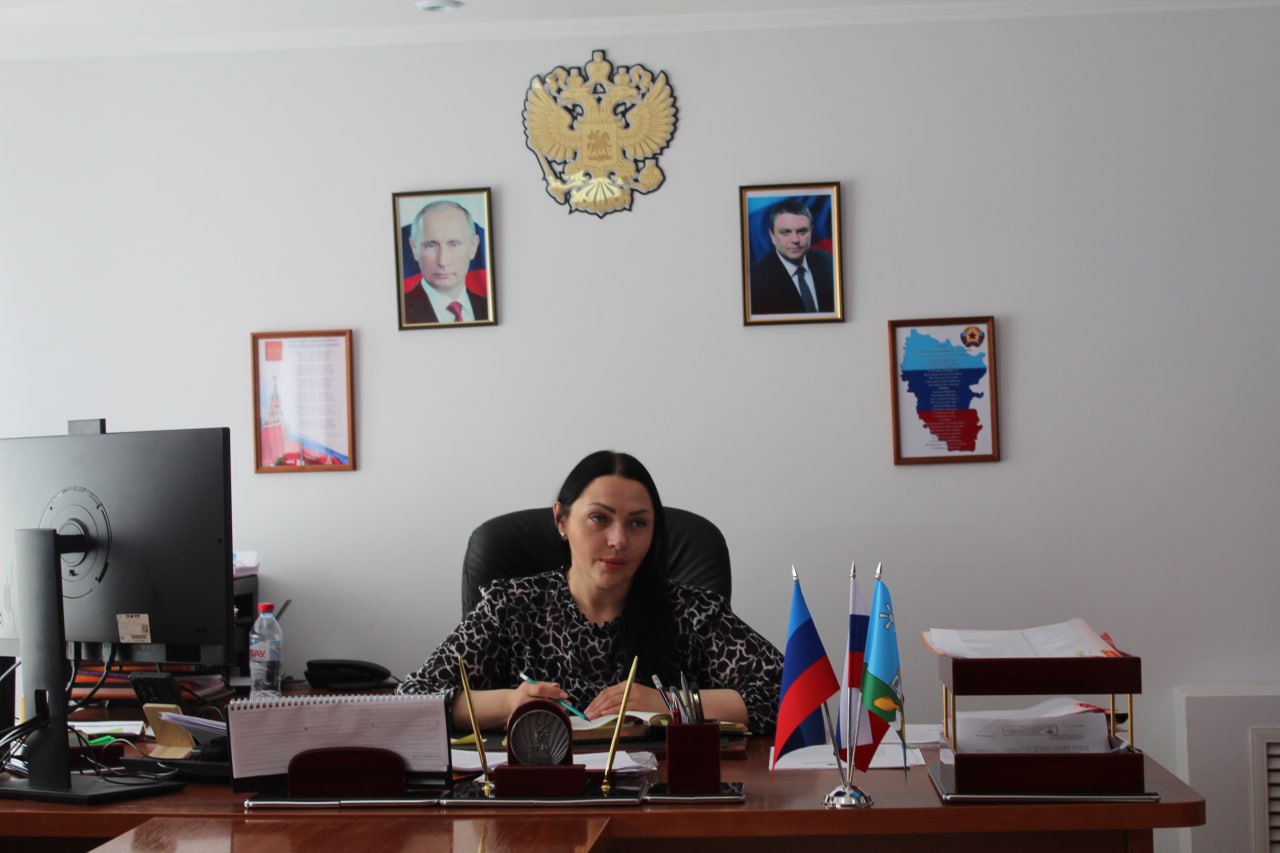 Юлия Кожухарь: Сегодня провела еженедельное аппаратное совещание с начальниками управлений, отделов и подведомственных учреждений администрации округа