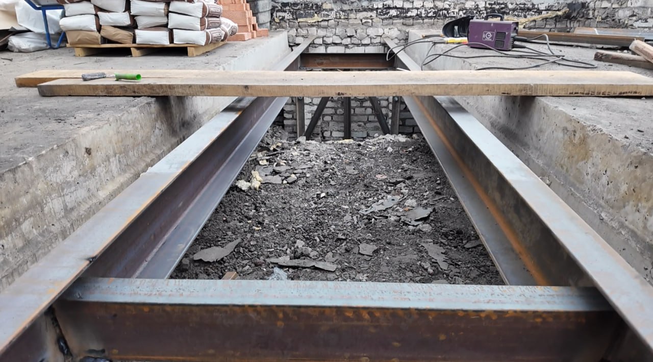 Шеф-регион Тюменская область продолжает активную работу по капитальному ремонту кровель на объектах по адресам: г. Краснодон, кв. Лютикова, 27 и кв. Лютикова, 32. Работы выполняет строительная компания «СТИЛЛ»