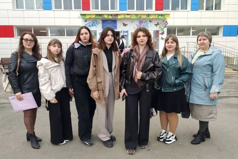 На базе ГБОУ ЛНР «ЛУВК №51 имени 10летия Республики» прошёл заключительный этап республиканского конкурса «Конкурсзащита научноисследовательских работ НО «РМАН»