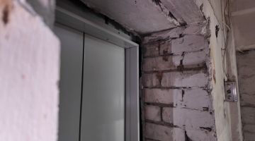 На Чкалова, 4 идёт установка нового лифтового оборудования