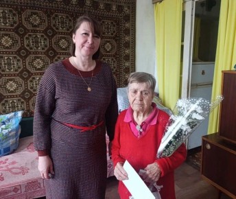 Жительница Антрацита получила персональное поздравление из Кремля