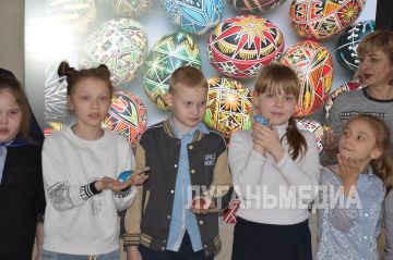 Мастер-класс по росписи пасхальных яиц был организован для юных первомайцев