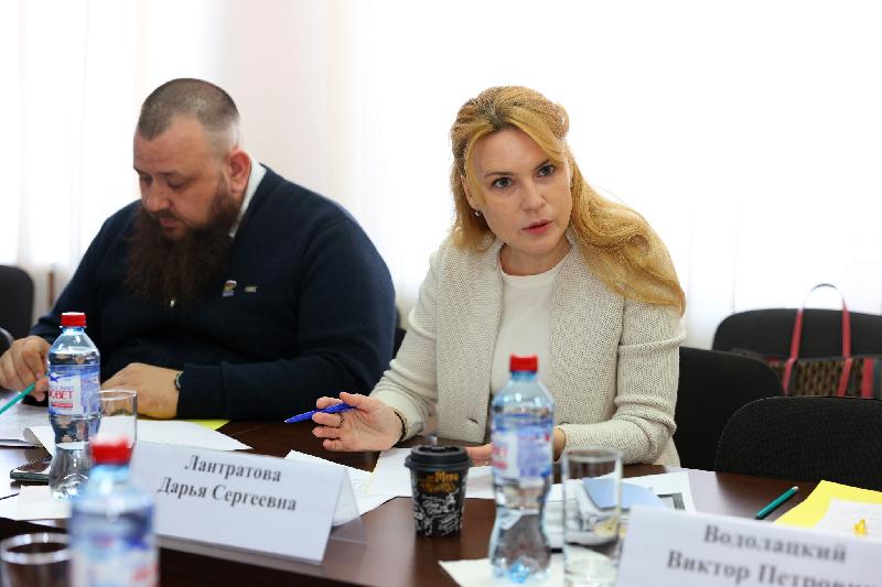 В Народном Совете обсудили с сенатором РФ Дарьей Лантратовой обеспечение твердым топливом ветеранов угольной отрасли