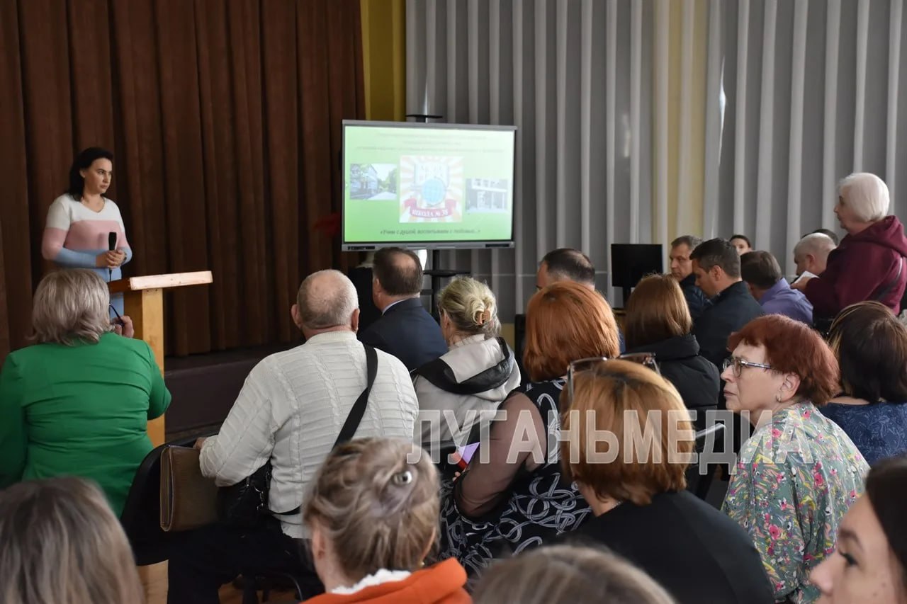 Яна Пащенко провела встречу с луганчанами в школе №38