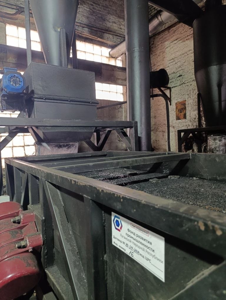 Благодаря господдержке луганское предприятие превращает старые покрышки в полезные материалы