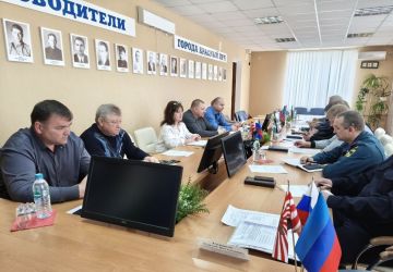 В Администрации городского округа муниципальное образование городской округ город Красный Луч состоялось очередное заседание комиссии по предупреждению, ликвидации чрезвычайных ситуаций и обеспечению пожарной безопасности