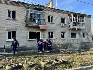 Луганск подвергся минувшей ночью массированной атаке ВСУ, ранение получили три человека. Об этом сообщил Глава ЛНР Леонид Пасечник