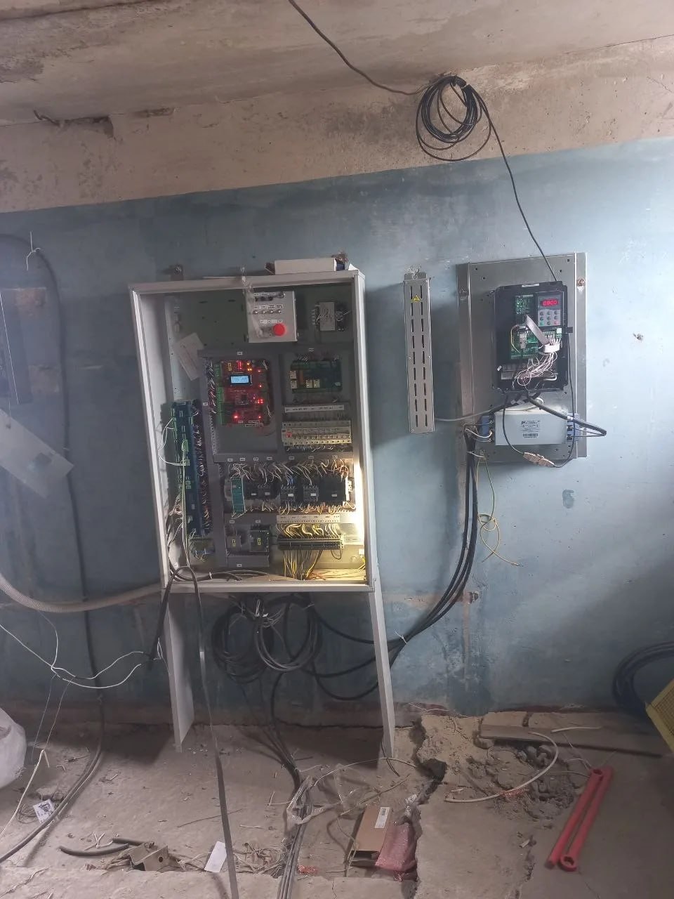 В Первомайске продолжается установка новых лифтов