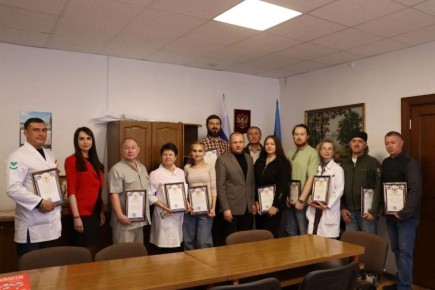 Яна Сылкина: Сегодня провожали очередную группу медработников, которые чуть больше месяца назад приехали к нам из Пермского края для оказания квалифицированной медицинской помощи населению