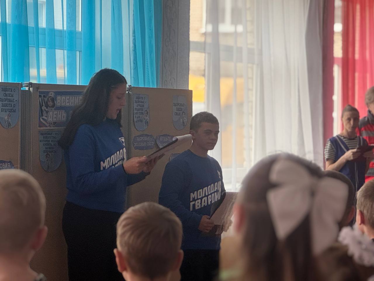 Бодрое утро со «Молодой Гвардией»: зарядка для самых юных в Славяносербской школе