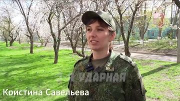 В преддверии светлого праздника Пасхи сенатор РФ от ЛНР Дарья Лантратова совместно с военнослужащими 3-й общевойсковой армии и депутатом Народного Совета ЛНР Зинаидой Надён посетили семьи погибших военных, которые отдали...