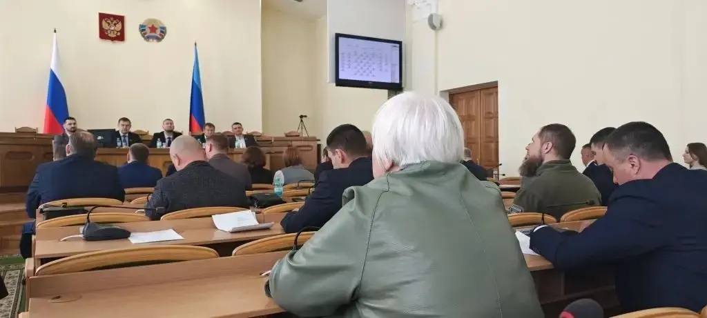 Парламент на год продлил полномочия муниципалитетов устанавливать предельные уровни цен и тарифов