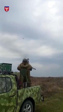 Два майора: Украинская мобильная огневая группа сбивает спаренными пулемётами "Максим" нашу "Герань"