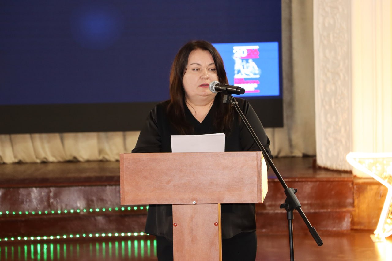 «Учить главному»: в Стаханове прошла педконференция о единстве народов России