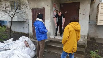 В рамках Народной программы рубежанские единороссы организовали встречу жителей с представителями подрядной организации, которая будет проводить ремонт их дома