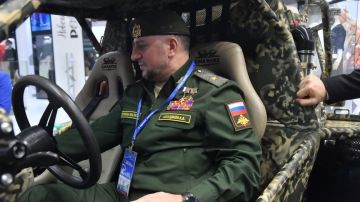 Апти АЛАУДИНОВ. генерал-лейтенант, Герой России, Герой Чеченской Республики, Герой ЛНР, Герой ДНР, командир спецназа «АХМАТ» МО РФ: