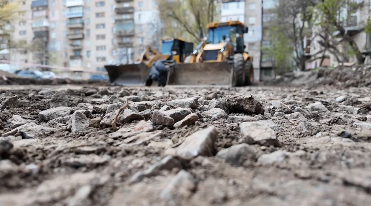 Во дворе на улице Артёма появятся не только новая дорога и тротуары, но и зоны для парковок