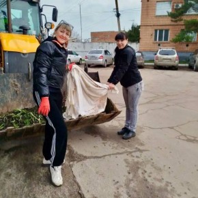 Новоайдарские правоохранители облагородили здание ОМВД и территорию близ него