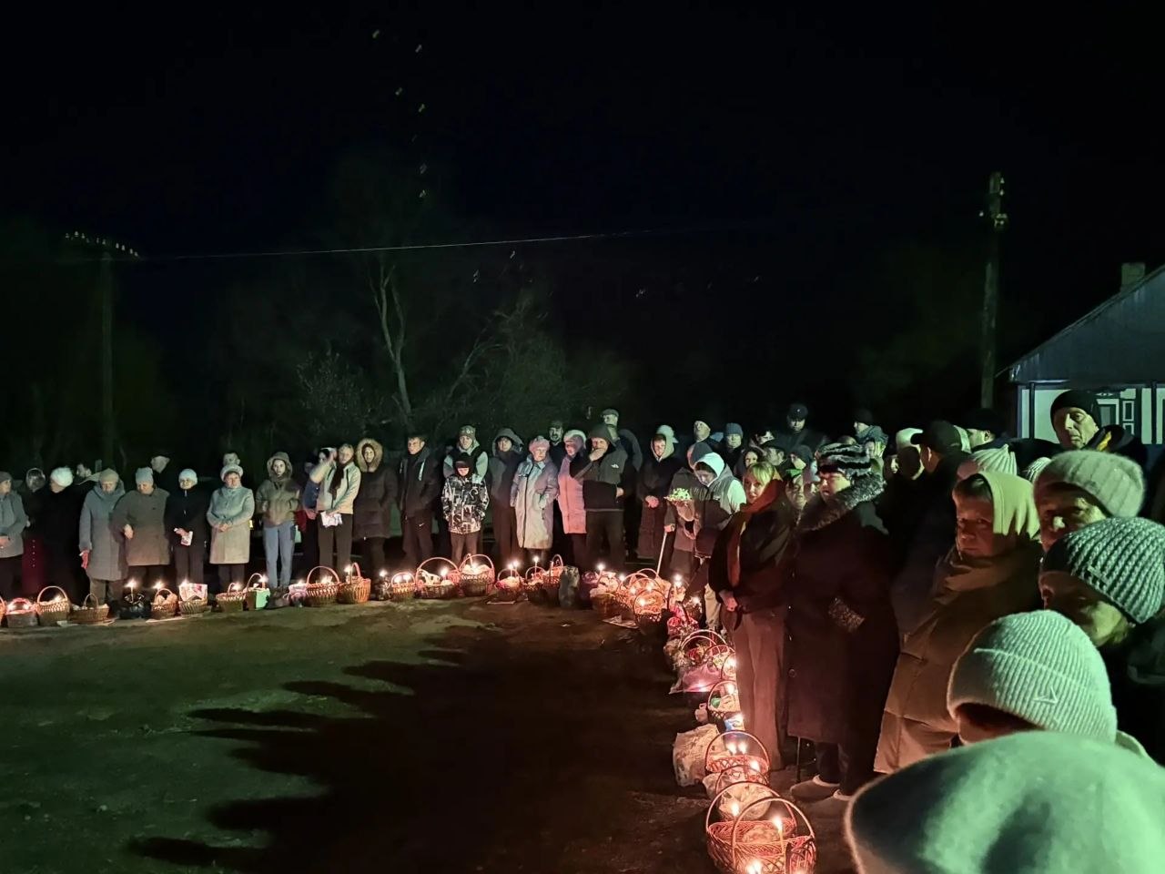 В храмах Краснолучского городского округа состоялись пасхальные богослужения