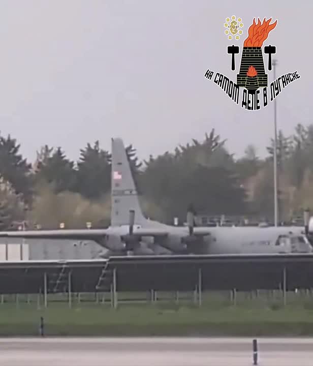 Топор против ВВС США.. В Ирландии мужчина с топором проник в аэропорт Шеннон и повредил американский C-130 Как именно он попал на территорию — неизвестно. Злоумышленника задержала охрана, мотивы нападения не раскрываются