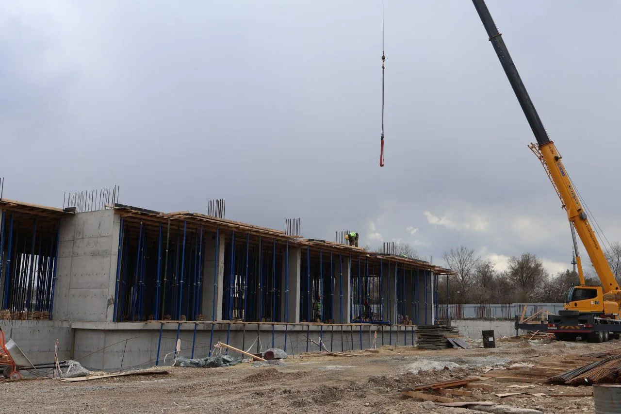 В Луганске продолжается строительство ЖК «Видный» в районе республиканской больницы